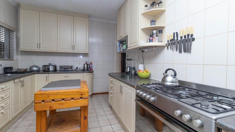 5 Bedroom Property for Sale in De Kuilen Western Cape